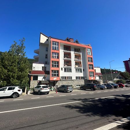 Hotel Vila Trandafirul Si Liliacul Caciulata Exteriér fotografie