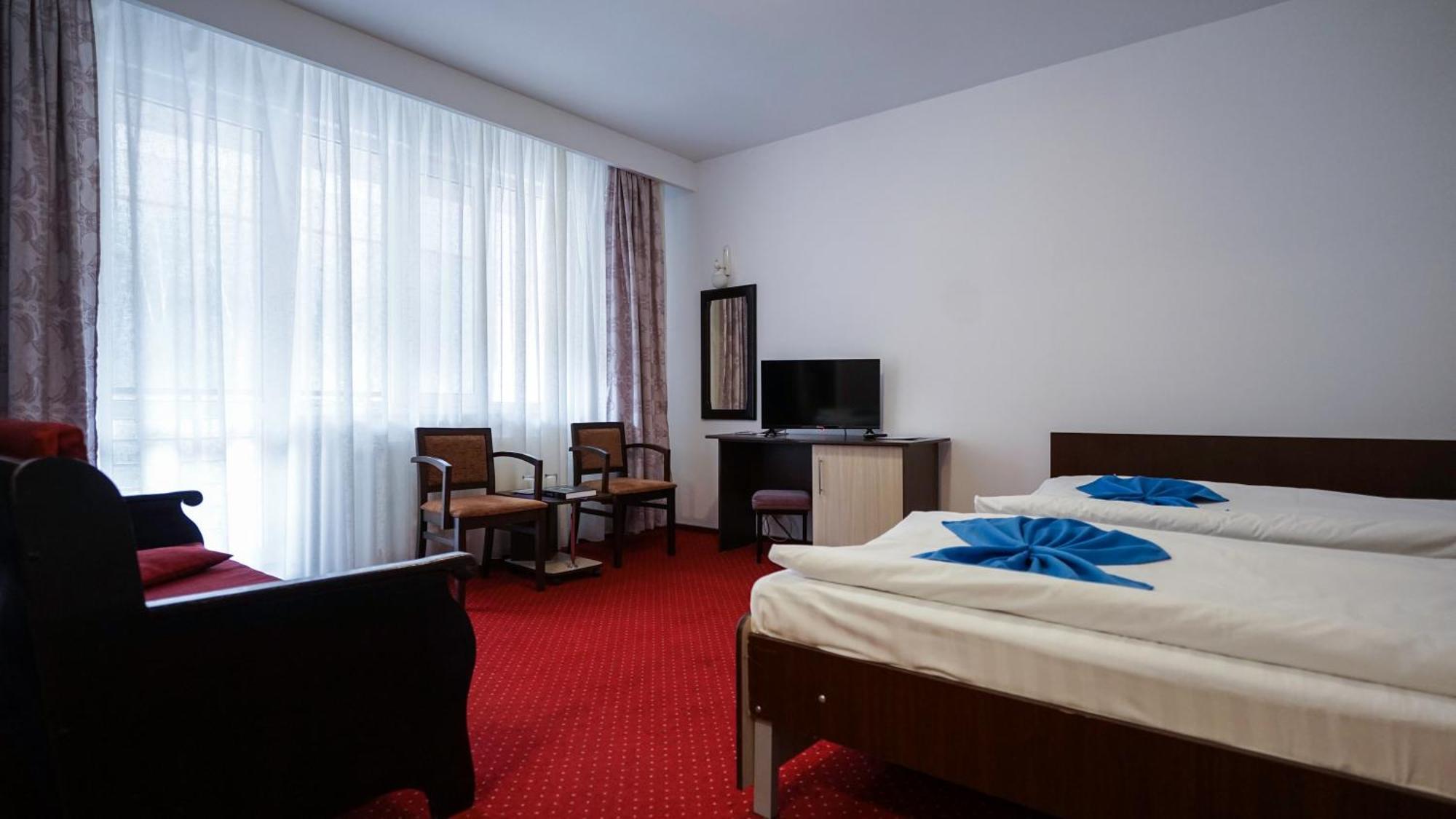 Hotel Vila Trandafirul Si Liliacul Caciulata Exteriér fotografie