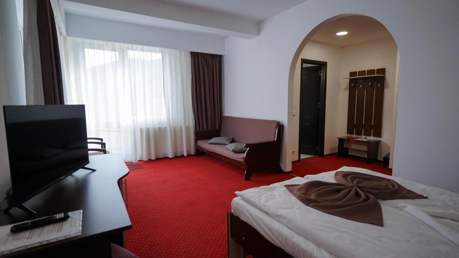 Hotel Vila Trandafirul Si Liliacul Caciulata Exteriér fotografie