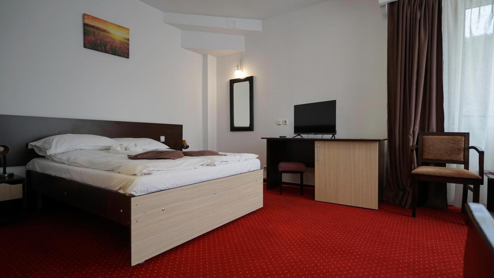 Hotel Vila Trandafirul Si Liliacul Caciulata Exteriér fotografie