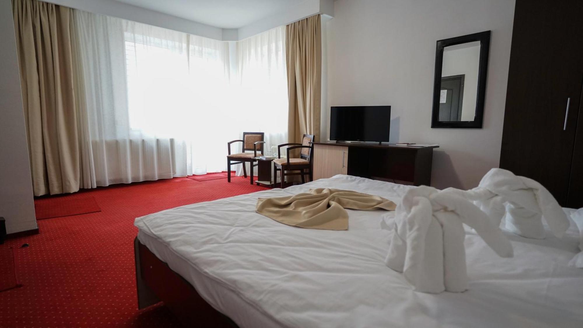 Hotel Vila Trandafirul Si Liliacul Caciulata Exteriér fotografie