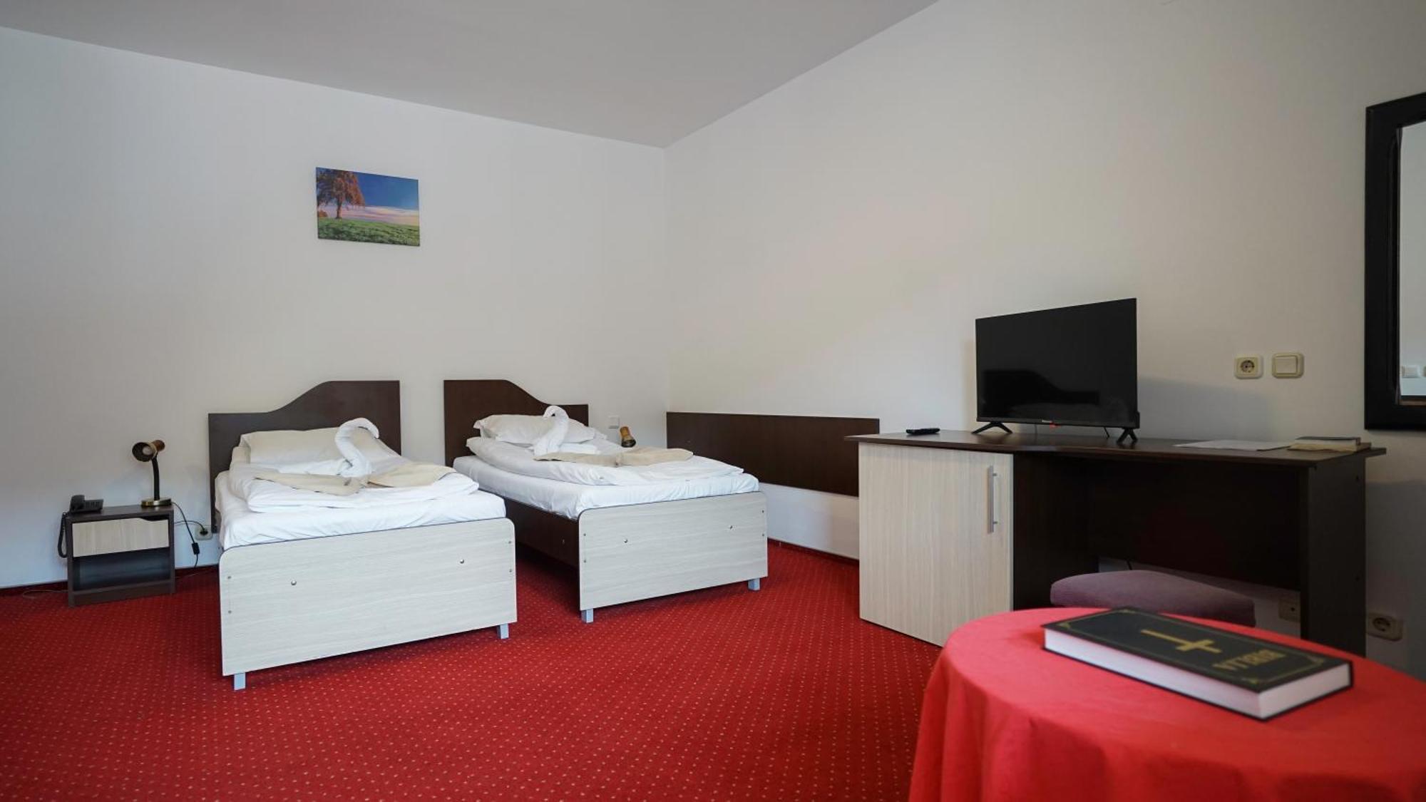 Hotel Vila Trandafirul Si Liliacul Caciulata Exteriér fotografie