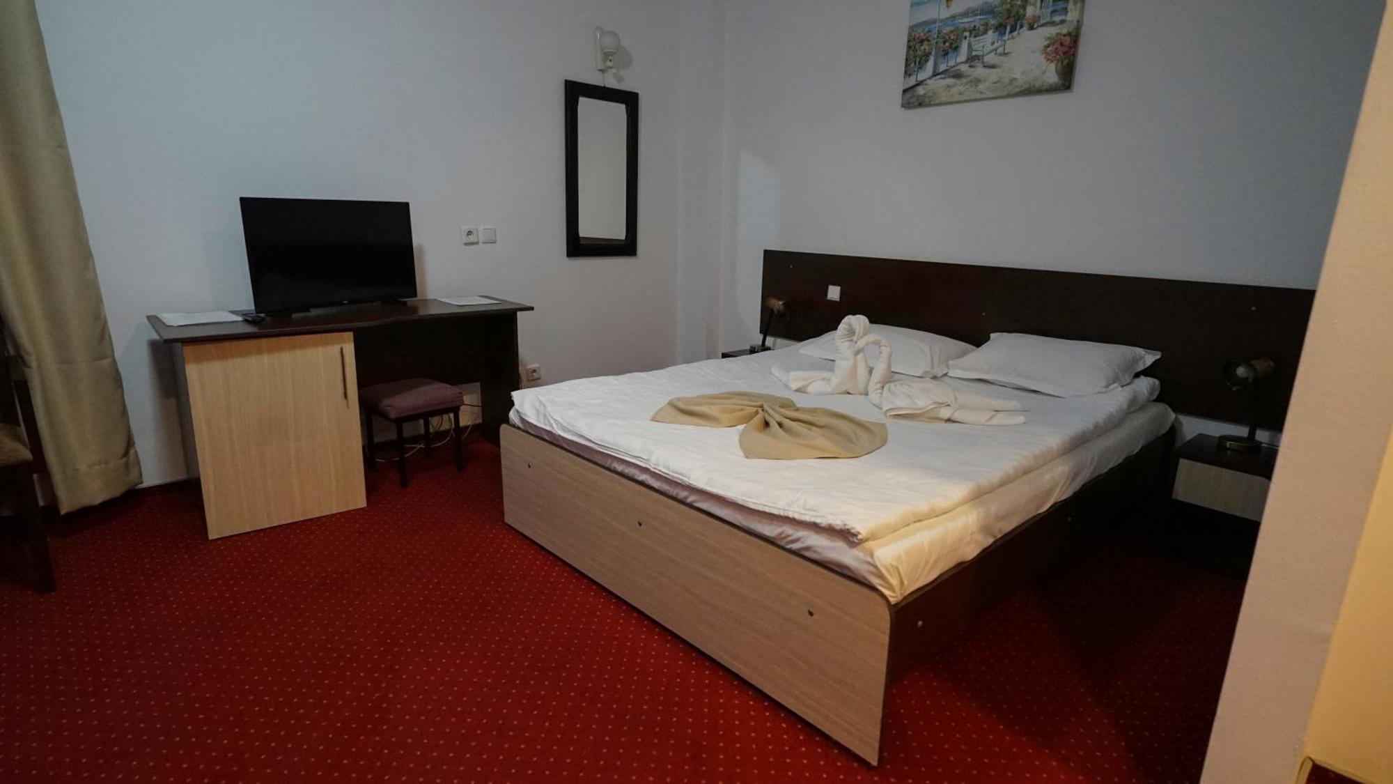 Hotel Vila Trandafirul Si Liliacul Caciulata Exteriér fotografie