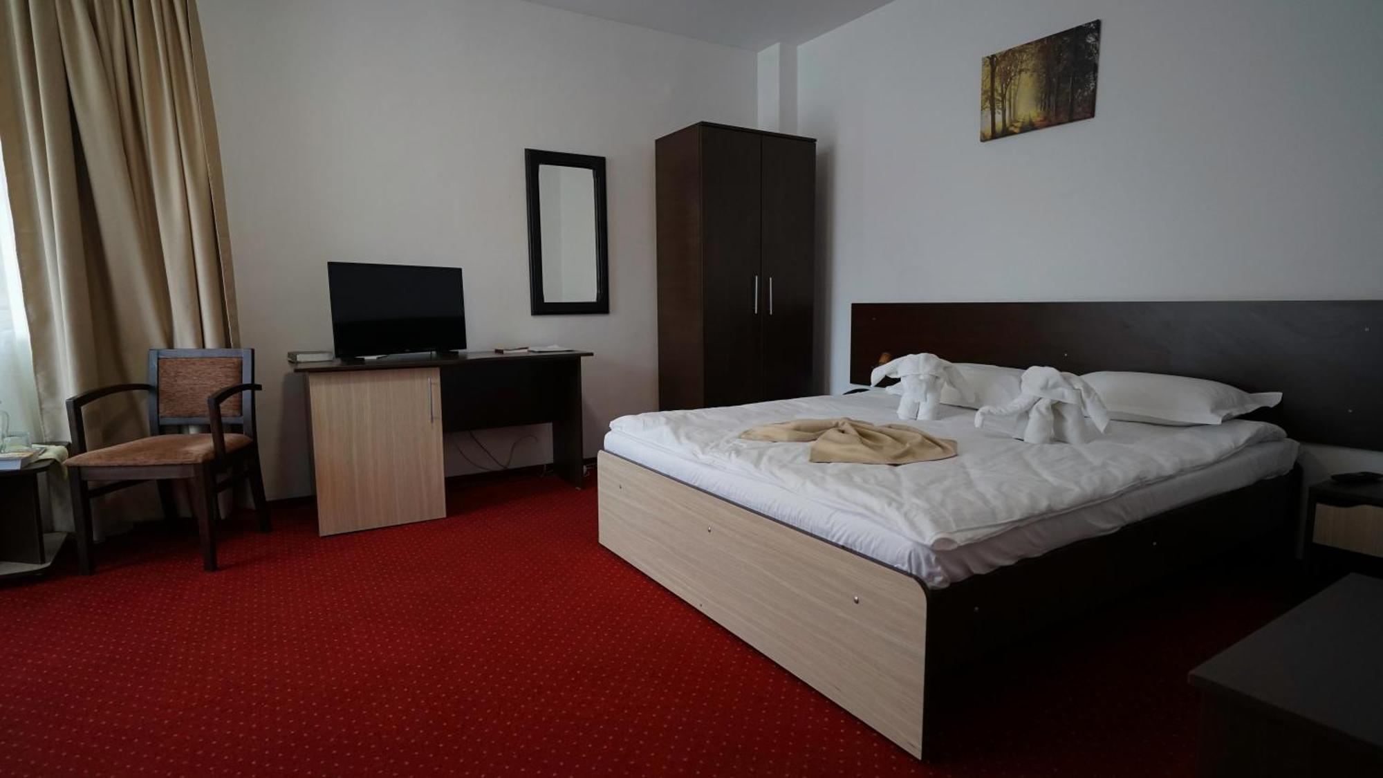 Hotel Vila Trandafirul Si Liliacul Caciulata Exteriér fotografie