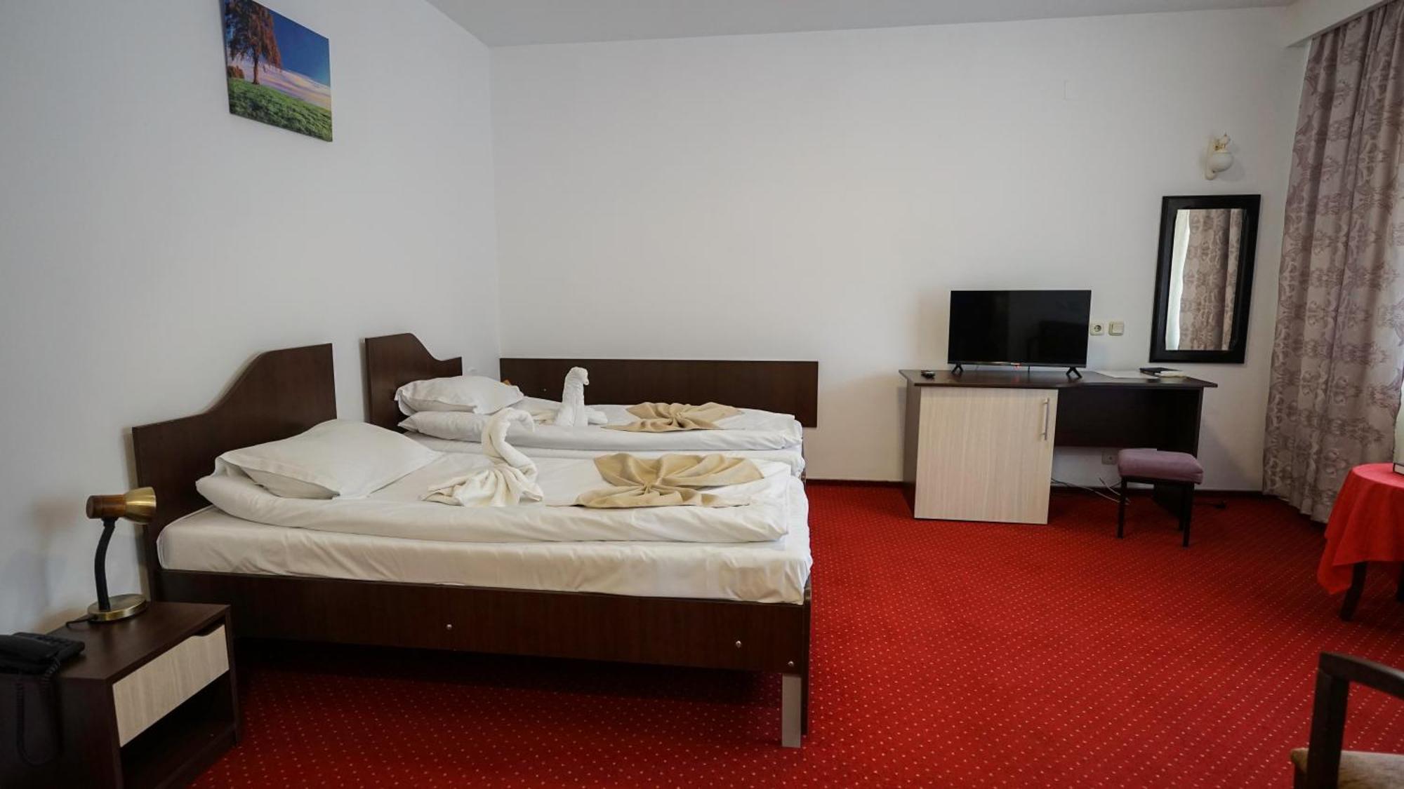 Hotel Vila Trandafirul Si Liliacul Caciulata Exteriér fotografie