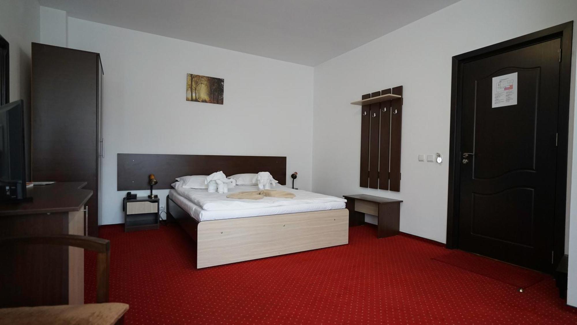 Hotel Vila Trandafirul Si Liliacul Caciulata Exteriér fotografie