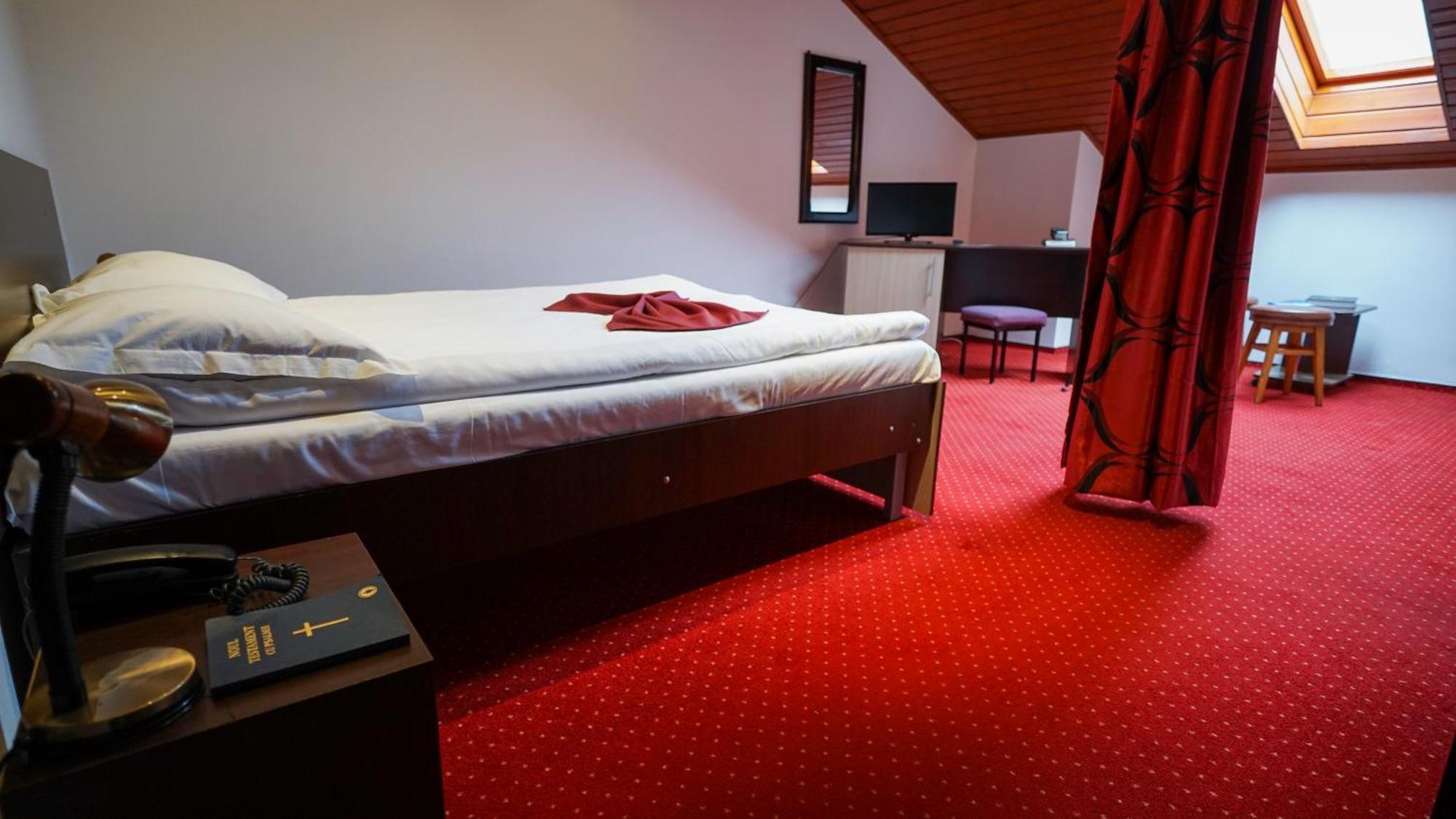 Hotel Vila Trandafirul Si Liliacul Caciulata Exteriér fotografie