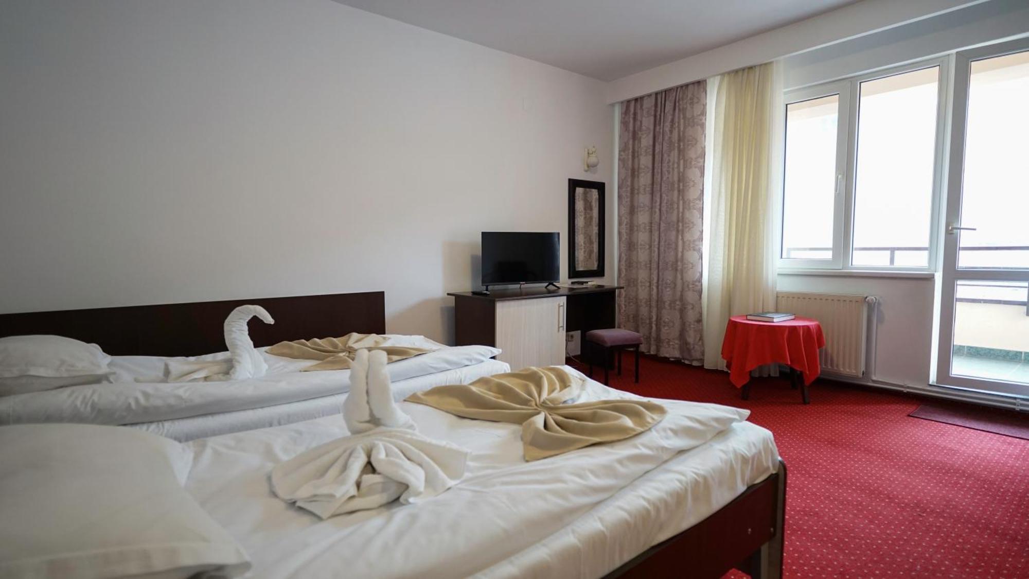 Hotel Vila Trandafirul Si Liliacul Caciulata Exteriér fotografie