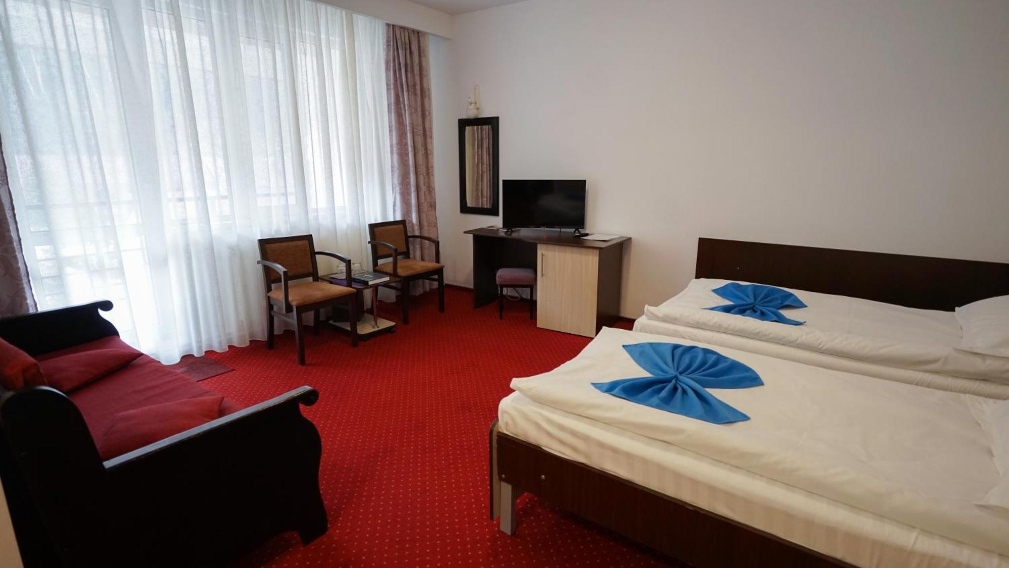 Hotel Vila Trandafirul Si Liliacul Caciulata Exteriér fotografie