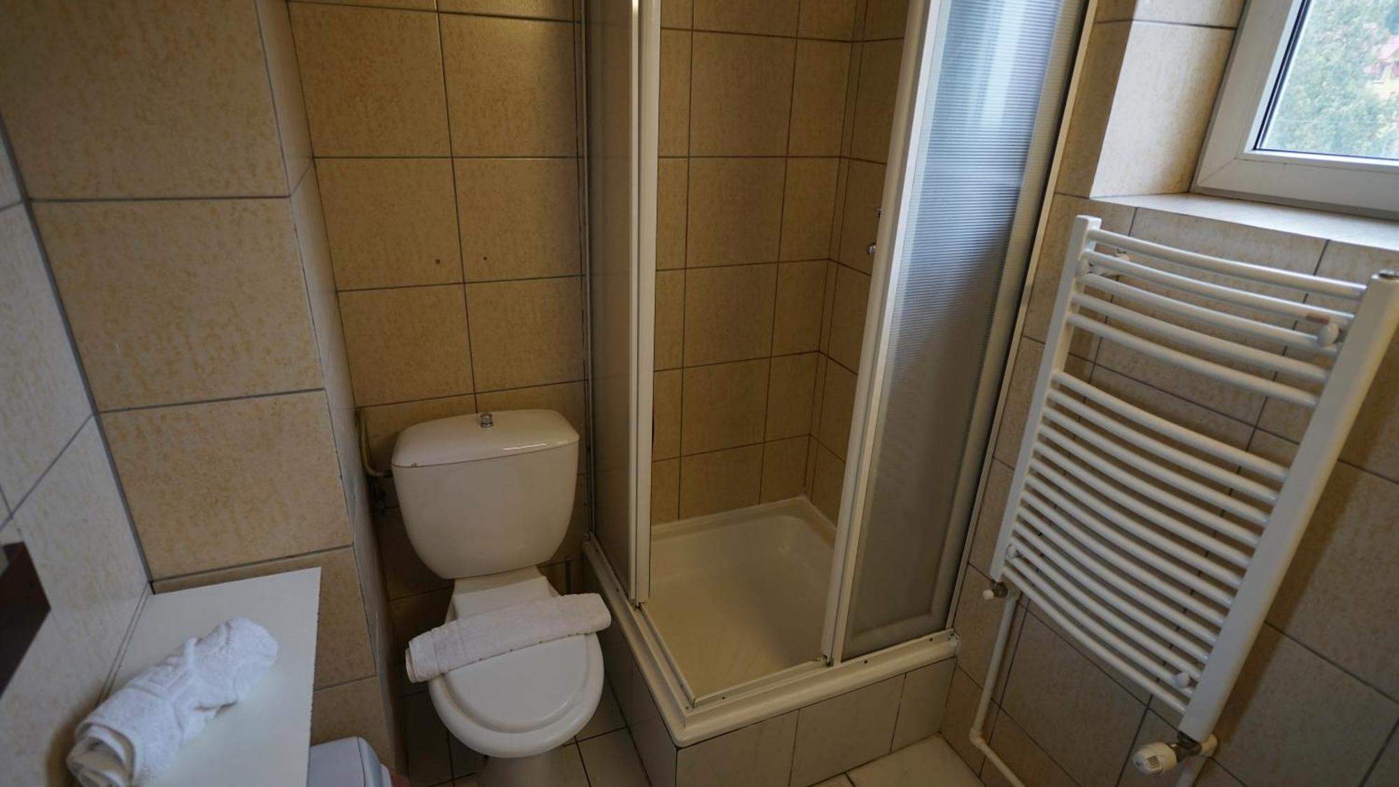 Hotel Vila Trandafirul Si Liliacul Caciulata Exteriér fotografie