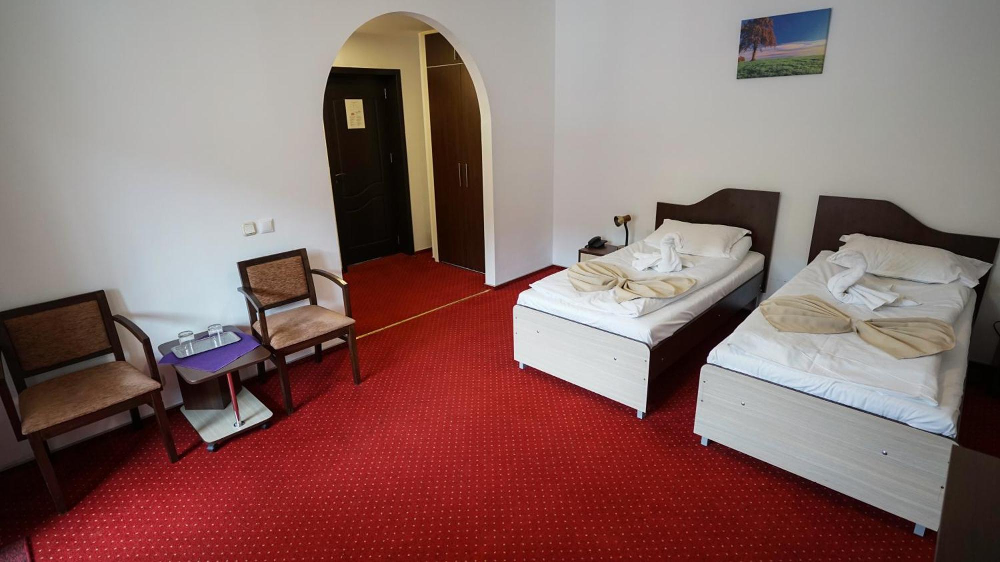 Hotel Vila Trandafirul Si Liliacul Caciulata Exteriér fotografie