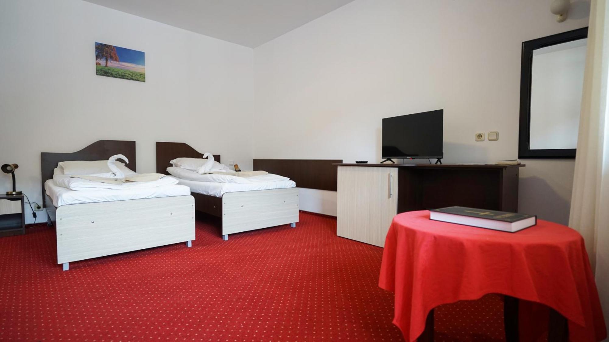 Hotel Vila Trandafirul Si Liliacul Caciulata Exteriér fotografie