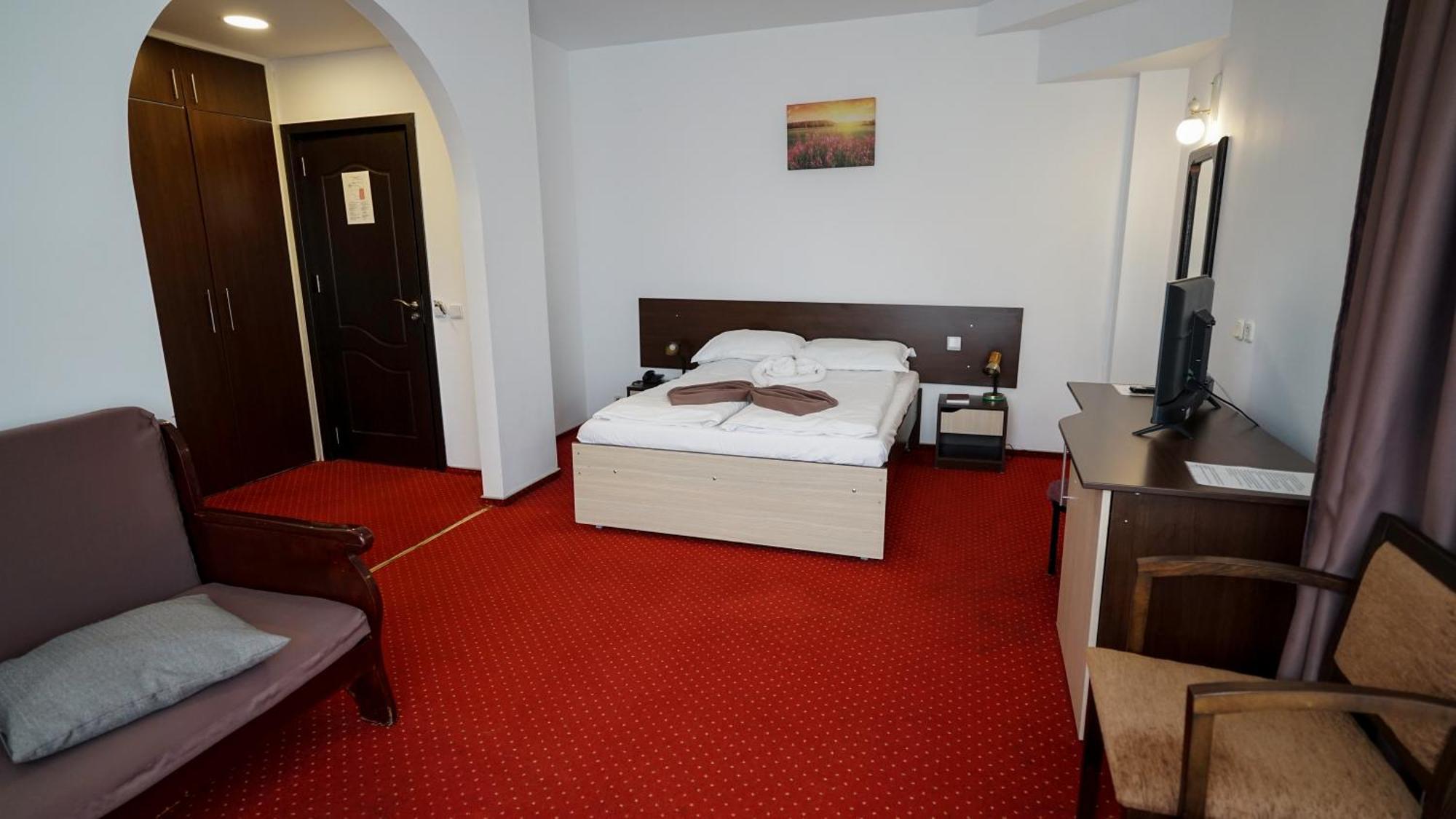 Hotel Vila Trandafirul Si Liliacul Caciulata Exteriér fotografie