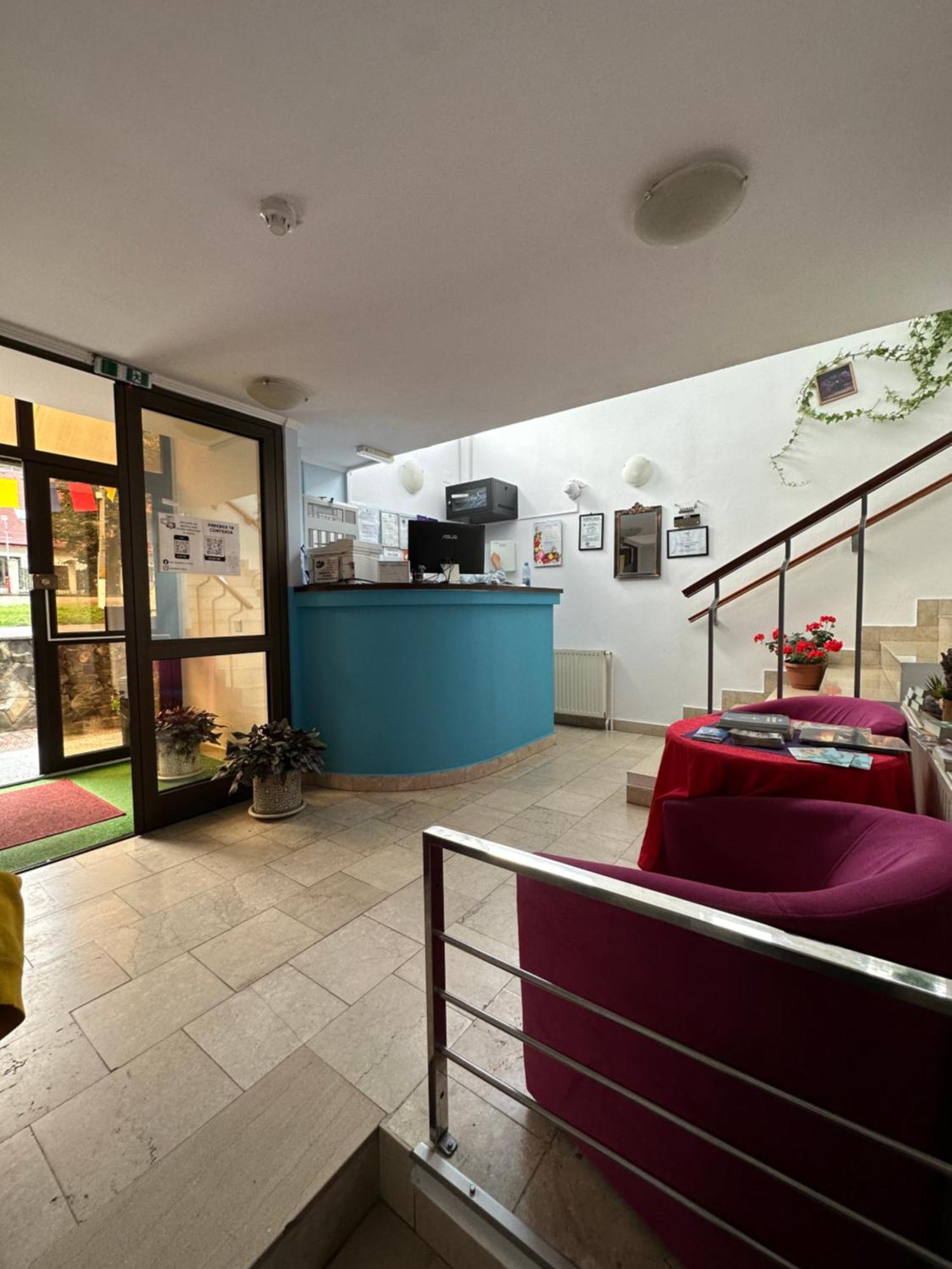 Hotel Vila Trandafirul Si Liliacul Caciulata Exteriér fotografie