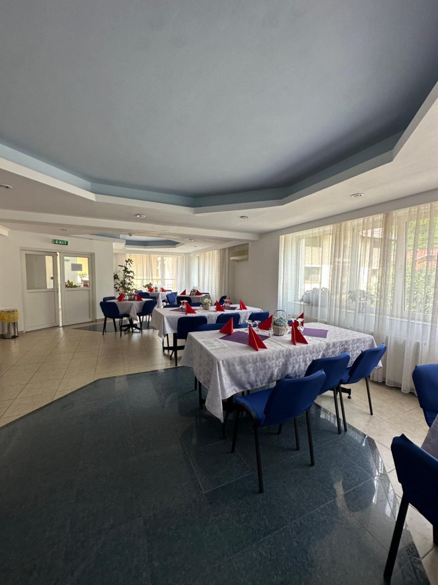 Hotel Vila Trandafirul Si Liliacul Caciulata Exteriér fotografie